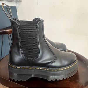 Dr. Martens - 2976 smooth leather platform chealsea